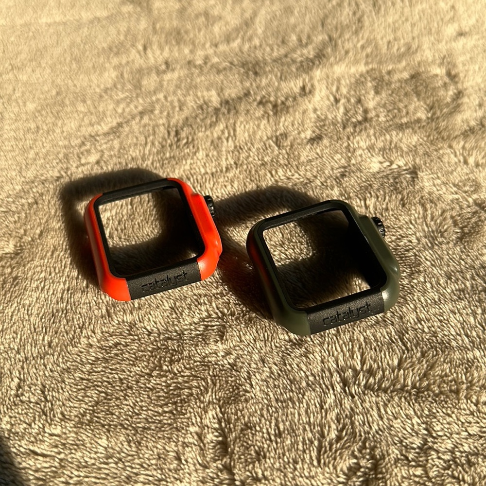 **2 Catalyst Apple Watch Cases**